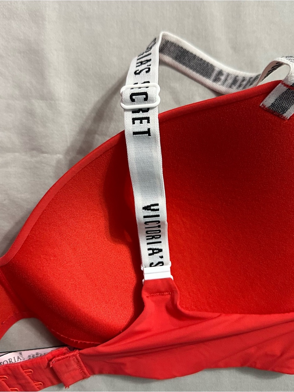 VS Red Wireless Lightly Lined T-Shirt Bra 36C Logo Straps - Picture 8 of 8